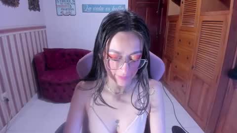 Snapshot of desiring__angel chatting on 11-15-25, 06:00 Desiring Angel online show from 11-15-25, 06:00