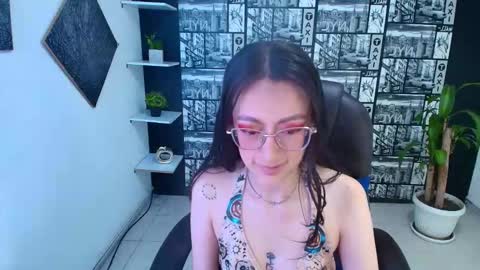 Snapshot of desiring__angel chatting on 11-16-25, 03:56 Desiring Angel online show from 11-16-25, 03:56