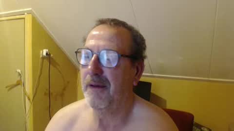 Snapshot of destelp chatting on 09-11-25, 10:21 destelp online show from 09-11-25, 10:21