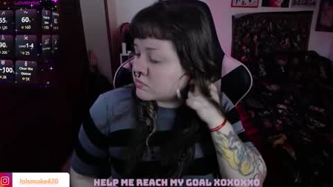 Snapshot of destroyall420 chatting on 10-26-25, 07:42 Lola Bdsm and fries online show from 10-26-25, 07:42