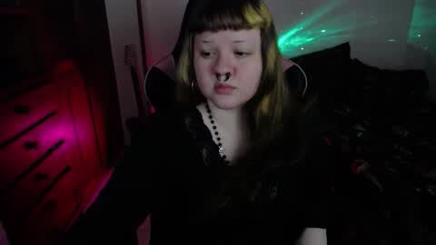 Snapshot of destroyall420 chatting on 01-18-26, 08:56 Lola Bdsm and fries online show from 01-18-26, 08:56