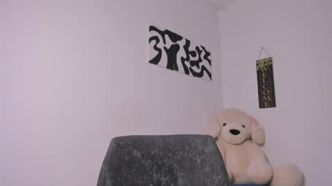 Snapshot of desty_y chatting on 04-11-26, 04:50 desty_y online show from 04-11-26, 04:50