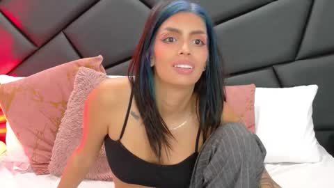 Snapshot of deuxgold chatting on 03-12-26, 09:48 DEUX online show from 03-12-26, 09:48