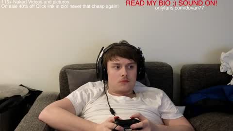 Snapshot of devantheplug chatting on 12-16-24, 12:06 Devan online show from 12-16-24, 12:06