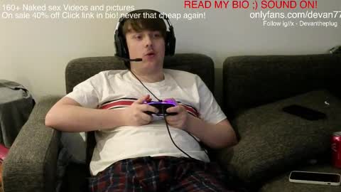 Snapshot of devantheplug chatting on 03-09-25, 10:41 Devan online show from 03-09-25, 10:41