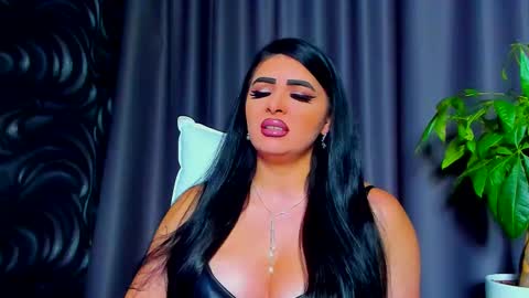 Snapshot of devashaqueen chatting on 02-16-25, 02:43 Devasha online show from 02-16-25, 02:43