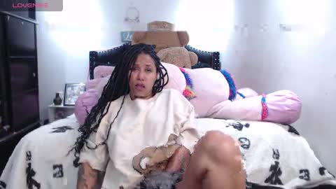 devi_black_13_ online show from 05-06-26, 01:36