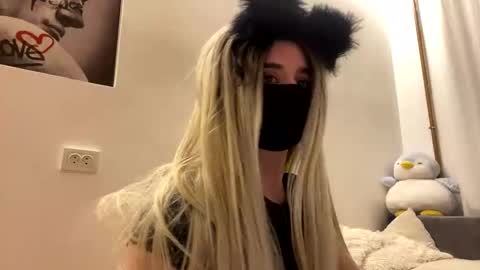 Snapshot of devil_goddess1 chatting on 10-27-25, 05:17 Emily online show from 10-27-25, 05:17