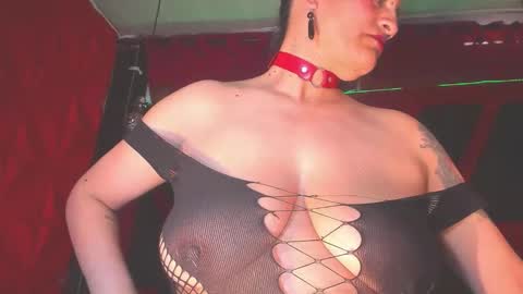 Snapshot of devil_taylorx chatting on 09-15-25, 02:39 devil_taylorx online show from 09-15-25, 02:39