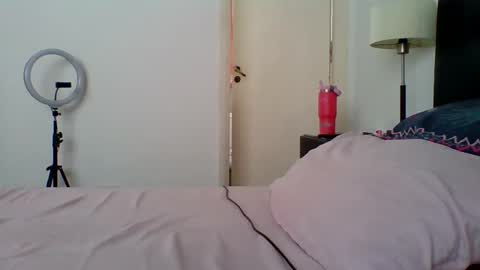 Snapshot of devilbabi chatting on 10-09-25, 03:21 devilbabi online show from 10-09-25, 03:21