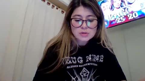 Snapshot of devilbabi chatting on 10-16-25, 05:19 devilbabi online show from 10-16-25, 05:19