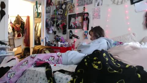 Snapshot of devilg1rl chatting on 12-21-24, 10:51 poutyangel online show from 12-21-24, 10:51