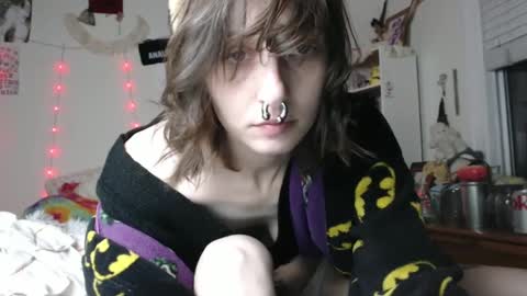 Snapshot of devilg1rl chatting on 12-25-24, 02:35 poutyangel online show from 12-25-24, 02:35