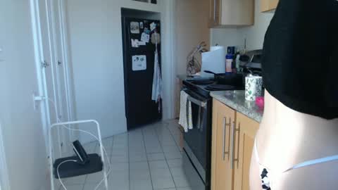 Snapshot of devilg1rl chatting on 02-23-25, 12:19 poutyangel online show from 02-23-25, 12:19