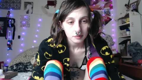 Snapshot of devilg1rl chatting on 02-24-25, 08:06 poutyangel online show from 02-24-25, 08:06