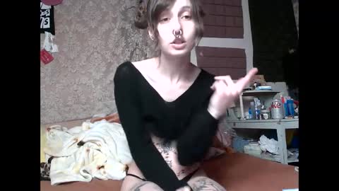 Snapshot of devilg1rl chatting on 03-01-25, 11:47 poutyangel online show from 03-01-25, 11:47