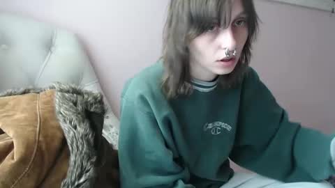 Snapshot of devilg1rl chatting on 09-30-25, 09:53 poutyangel online show from 09-30-25, 09:53