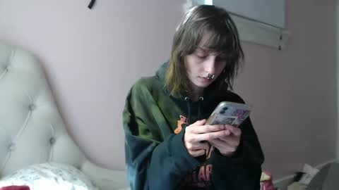 Snapshot of devilg1rl chatting on 10-02-25, 08:38 poutyangel online show from 10-02-25, 08:38