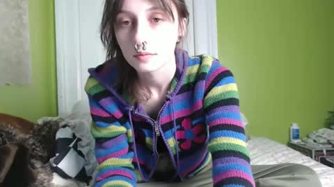 Snapshot of devilg1rl chatting on 10-22-25, 01:06 poutyangel online show from 10-22-25, 01:06