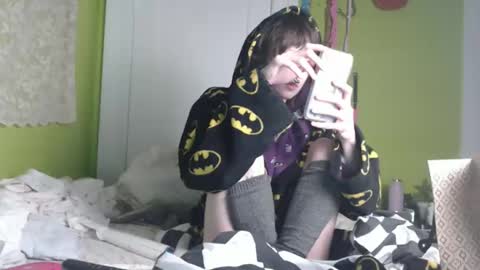 Snapshot of devilg1rl chatting on 11-04-25, 02:05 poutyangel online show from 11-04-25, 02:05