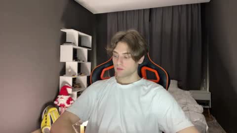 Snapshot of devilnut1 chatting on 11-17-25, 06:19 devilnut1 online show from 11-17-25, 06:19