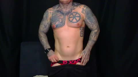 Snapshot of devilwithtats chatting on 04-11-26, 07:24 Lucian online show from 04-11-26, 07:24
