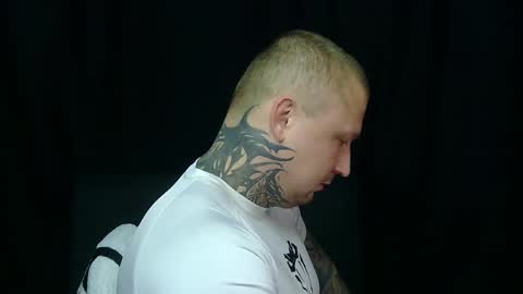 Snapshot of devilwithtats chatting on 04-26-26, 07:06 Lucian online show from 04-26-26, 07:06