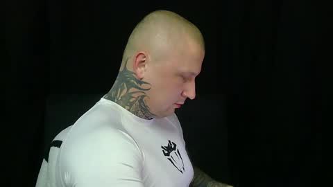 Snapshot of devilwithtats chatting on 05-05-26, 01:19 Lucian online show from 05-05-26, 01:19