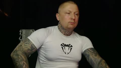 Snapshot of devilwithtats chatting on 05-09-26, 01:38 Lucian online show from 05-09-26, 01:38