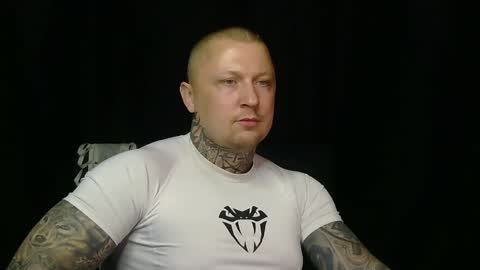 Snapshot of devilwithtats chatting on 05-10-26, 07:13 Lucian online show from 05-10-26, 07:13