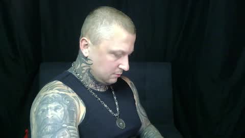 Snapshot of devilwithtats chatting on 06-05-26, 01:39 Lucian online show from 06-05-26, 01:39