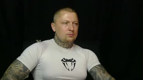 Snapshot of devilwithtats chatting on 06-07-26, 08:18 Lucian online show from 06-07-26, 08:18
