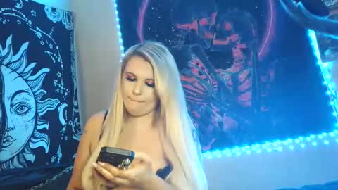 Snapshot of devyn_winter chatting on 11-12-25, 10:52 devyn winter online show from 11-12-25, 10:52