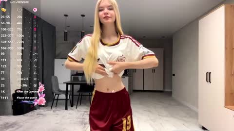 dewdropdoll online show from 07-14-26, 07:30
