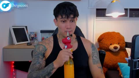 JULIAN online show from 01-31-25, 01:54