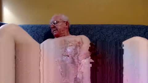 Snapshot of dgll576 chatting on 02-11-26, 01:43 dgll576 online show from 02-11-26, 01:43