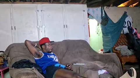 Snapshot of dhbbc454336 chatting on 09-17-25, 07:10 Marcus D-von Steel as the raunchy ass sniffer thrill me with your online show from 09-17-25, 07:10