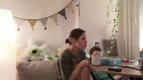 Snapshot of di_n_alex chatting on 12-06-24, 04:38 Di Alex online show from 12-06-24, 04:38