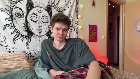 Snapshot of di_n_alex chatting on 12-18-24, 09:47 Di Alex online show from 12-18-24, 09:47