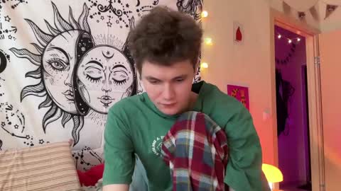 Snapshot of di_n_alex chatting on 12-19-24, 10:02 Di Alex online show from 12-19-24, 10:02