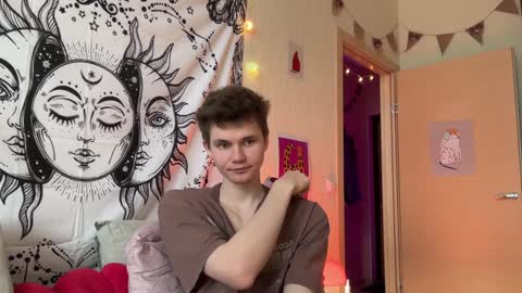 Snapshot of di_n_alex chatting on 12-21-24, 10:06 Di Alex online show from 12-21-24, 10:06