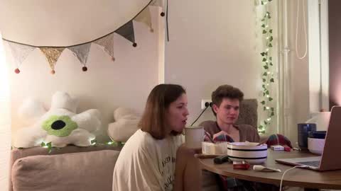 Snapshot of di_n_alex chatting on 12-21-24, 04:14 Di Alex online show from 12-21-24, 04:14