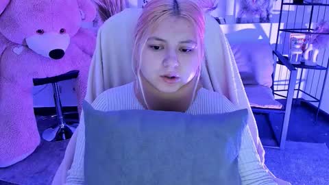 Dia online show from 11-24-25, 07:02