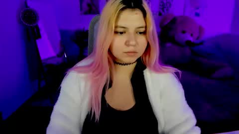 Snapshot of diaangell chatting on 02-14-26, 07:21 Dia online show from 02-14-26, 07:21