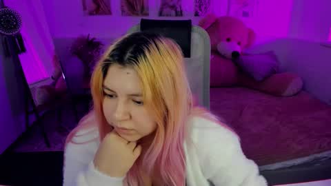 Snapshot of diaangell chatting on 02-15-26, 07:21 Dia online show from 02-15-26, 07:21