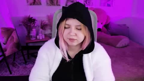 Snapshot of diaangell chatting on 02-18-26, 07:43 Dia online show from 02-18-26, 07:43