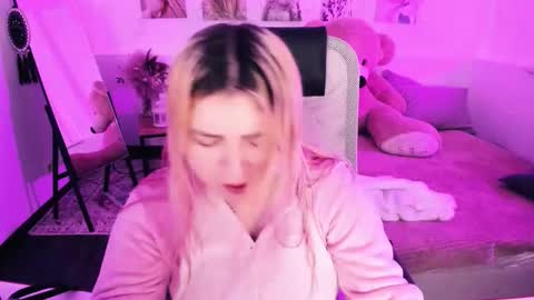 Snapshot of diaangell chatting on 02-24-26, 07:23 Dia online show from 02-24-26, 07:23