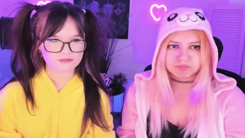 Snapshot of diaangell chatting on 02-25-26, 08:40 Dia online show from 02-25-26, 08:40