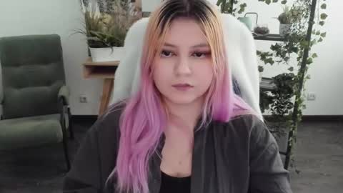 Snapshot of diaangell chatting on 03-07-26, 12:24 Dia online show from 03-07-26, 12:24