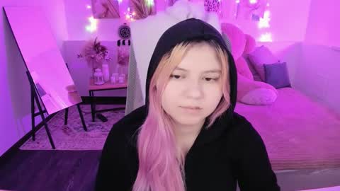 Snapshot of diaangell chatting on 03-08-26, 07:39 Dia online show from 03-08-26, 07:39